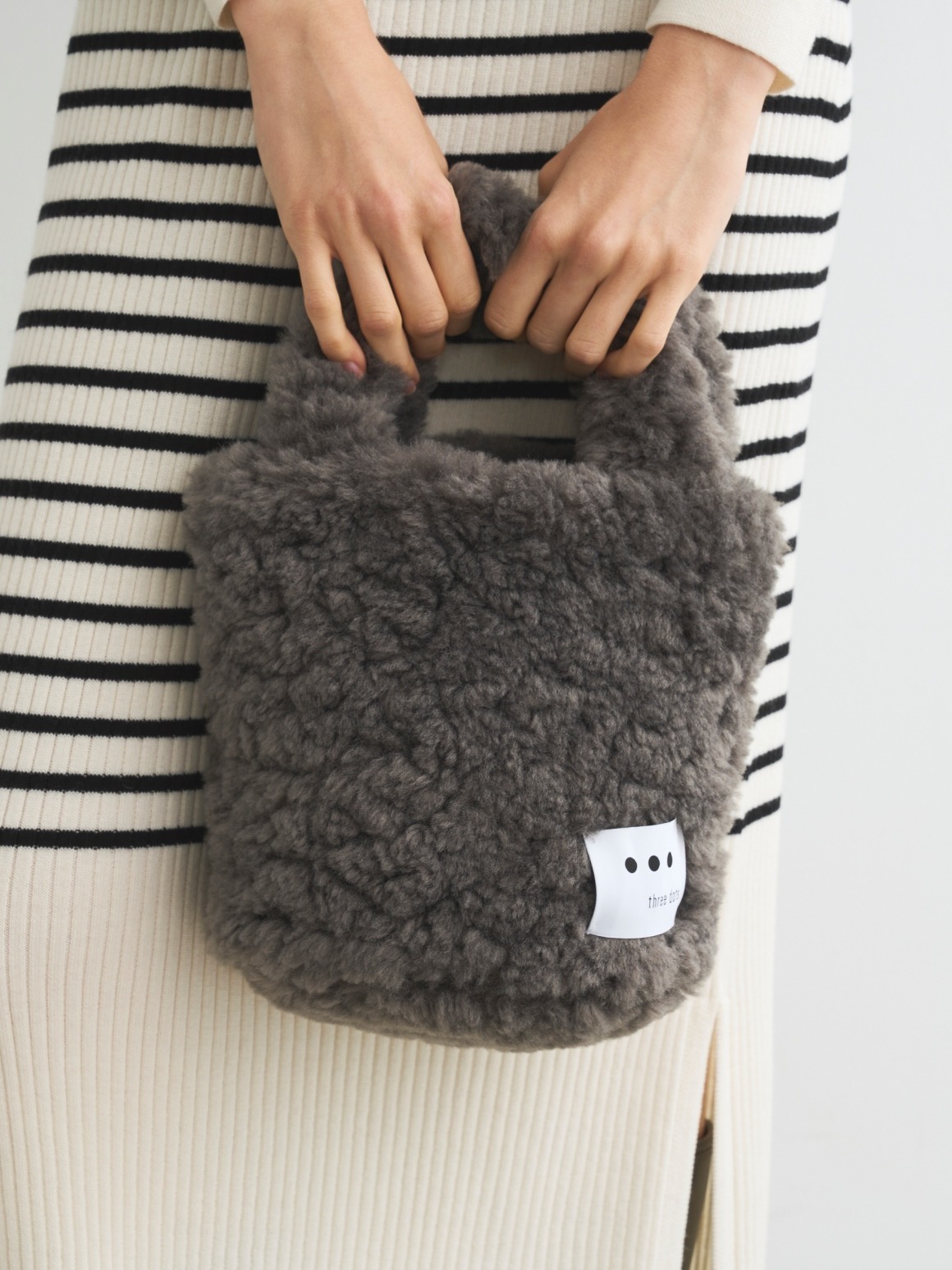 Upcycled eco fur tote bag｜スリードッツ オフィシャルオンラインショップ