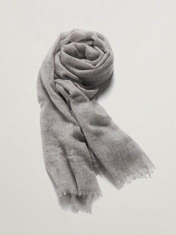 Airy cashmere wrap