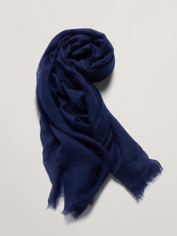 Airy cashmere wrap