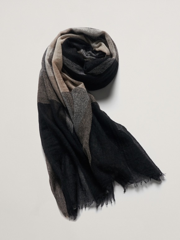 Airy cashmere wrap