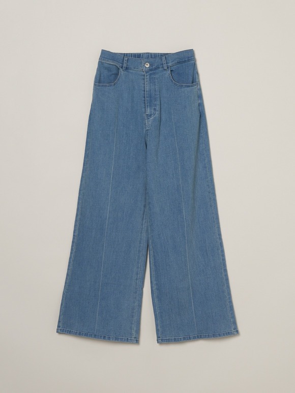 Center marked baggy pants